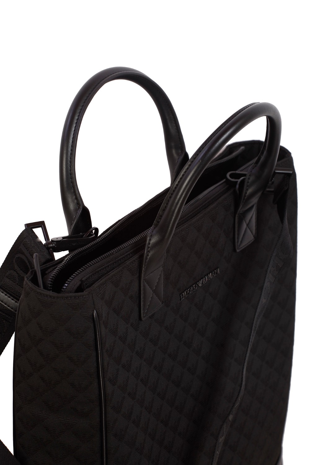 shop EMPORIO ARMANI  Borsa: Emporio Armani tote bag in nylon jacquard eagle all over
Tote bag con doppio manico e pratica tracolla a nastro logata removibile. 
Composizione 52% Poliestere 48% Cotone.
Dimensioni: 38 x 35 x 10 cm.
Nylon jacquard.
Aquila all over.
Logo in metallo.
Doppio manico rigido.
Tracolla removibile.
Fabbricato in Cina.. Y4N134 Y022V-81336 number 9647491